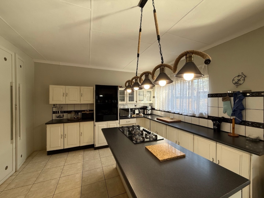 5 Bedroom Property for Sale in Schoemansville North West